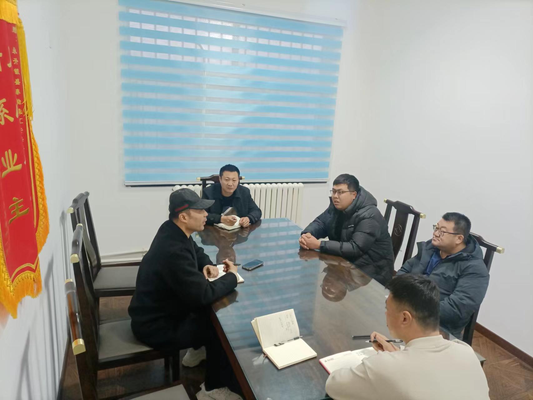 2-23121H11535225.jpg 城陽(yáng)區(qū)物業(yè)辦有關(guān)領(lǐng)導(dǎo)來(lái)公司檢查指導(dǎo)工作(圖3)